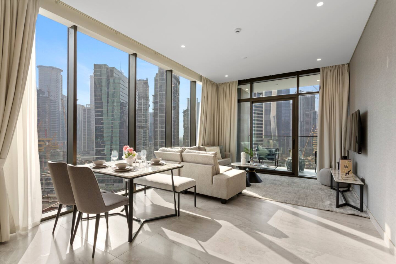 Bright 1 Bedroom w/ Burj Khalifa view in Peninsula