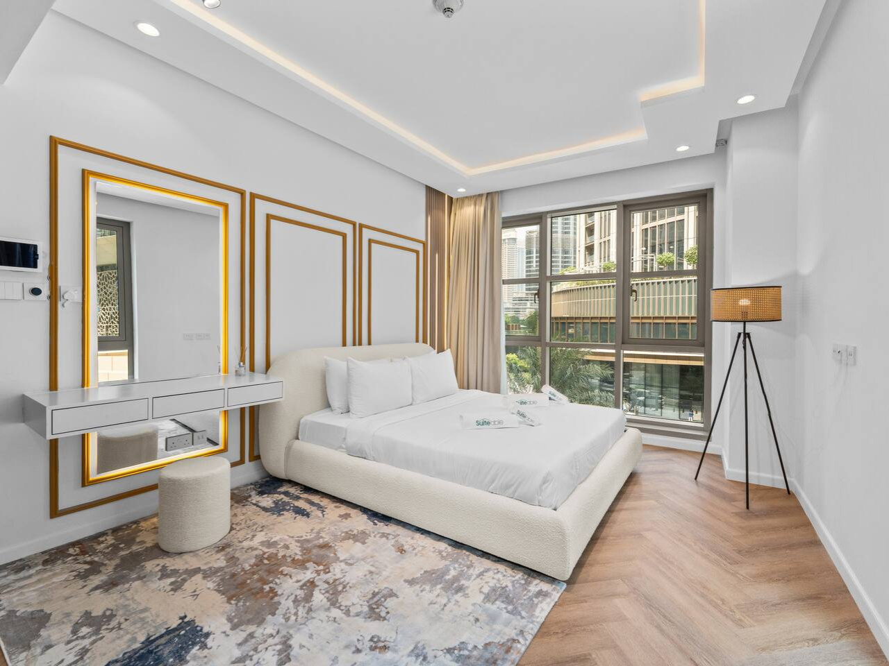 Fully refurbished 2bedroom Steps from Burj Khalifa