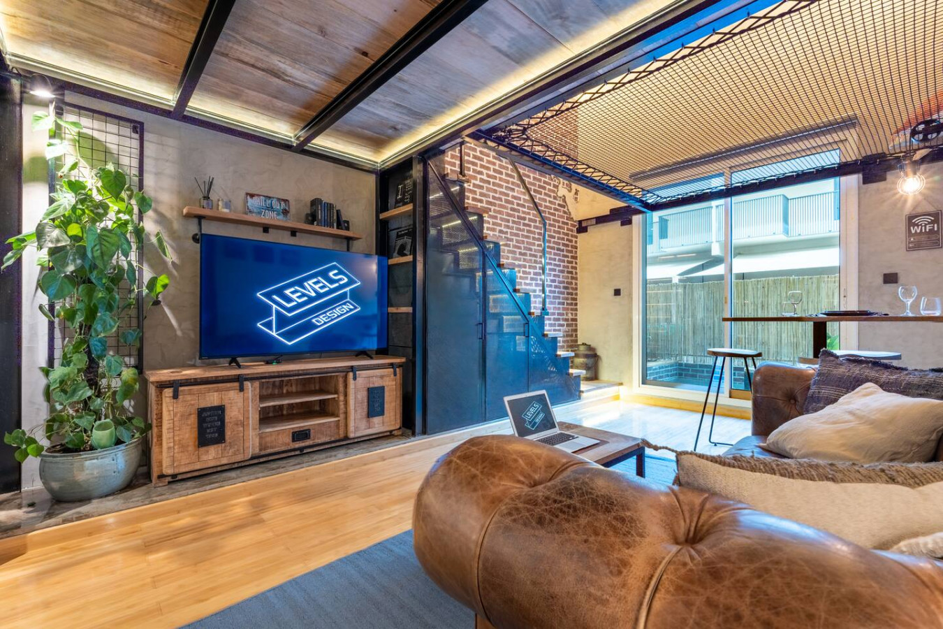 Vintage Mezzanine Studio in Roxana