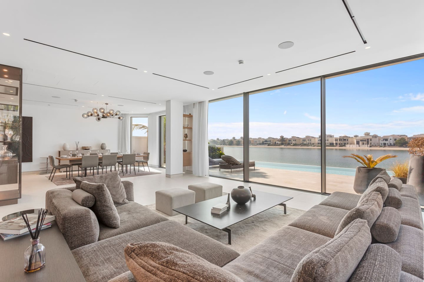 Premium 4 BR Villa in Palm Jumeirah w/Private Pool