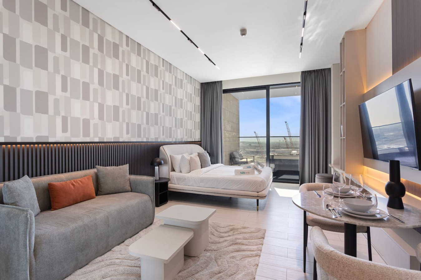 Stylish Studio with Jacuzzi in Business Bay