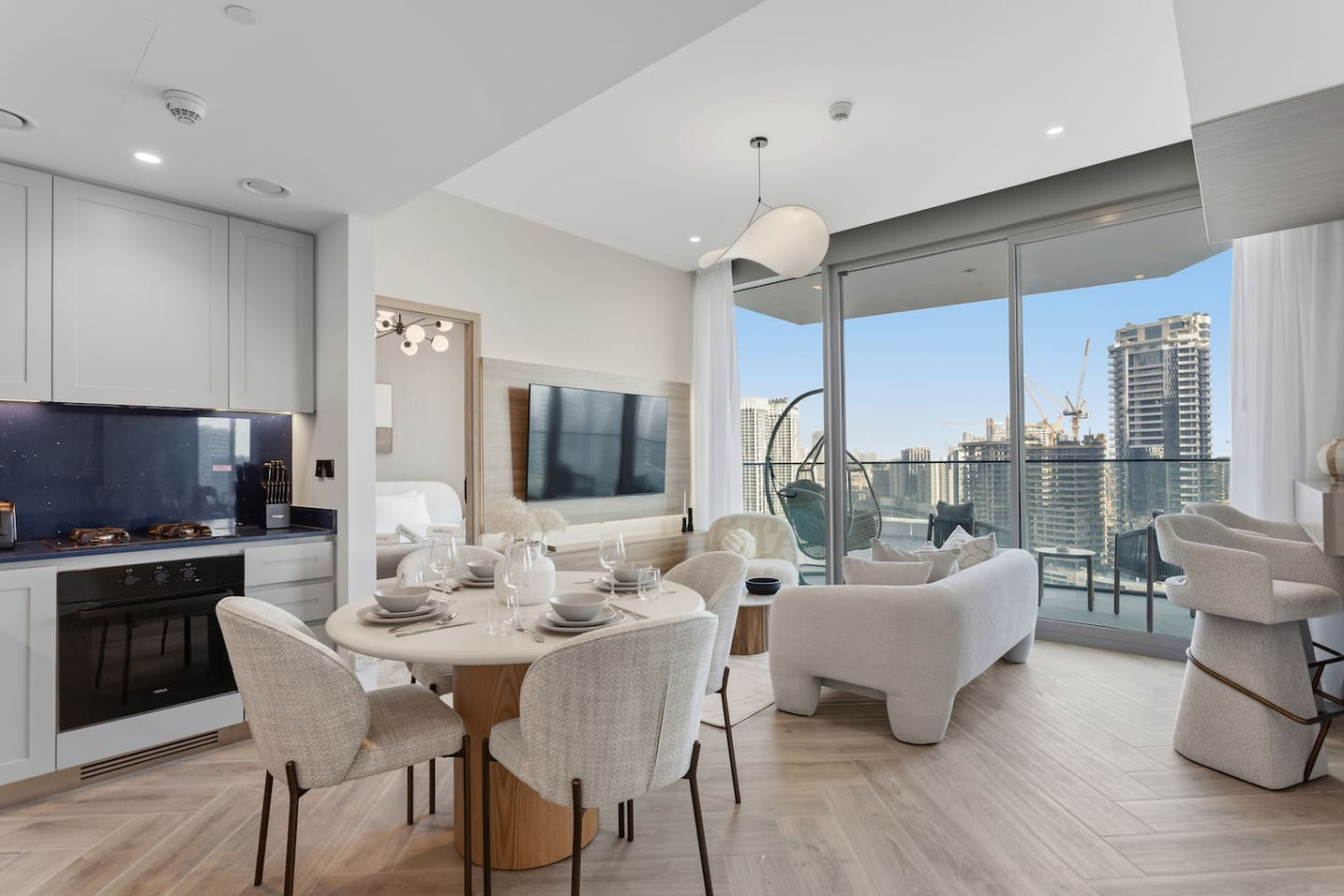 Stylish 2 Bedroom with Panoramic canal View