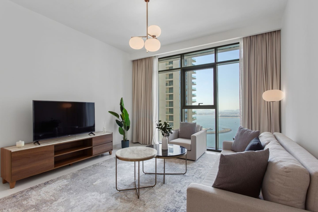 Sophisticated Sea View Retreat At Emaar Beachfront