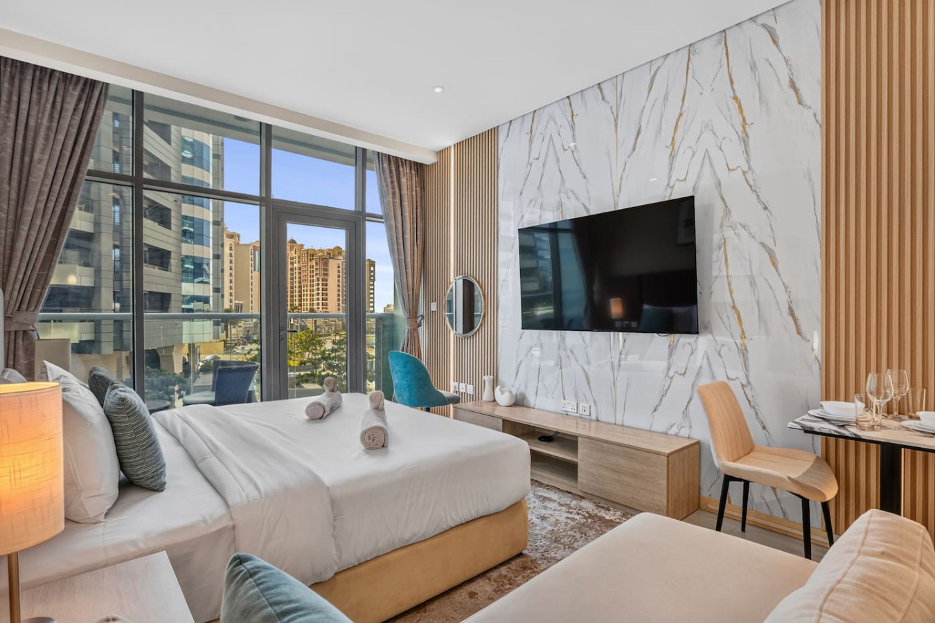 Luxury Palm Studio with Rooftop Pool