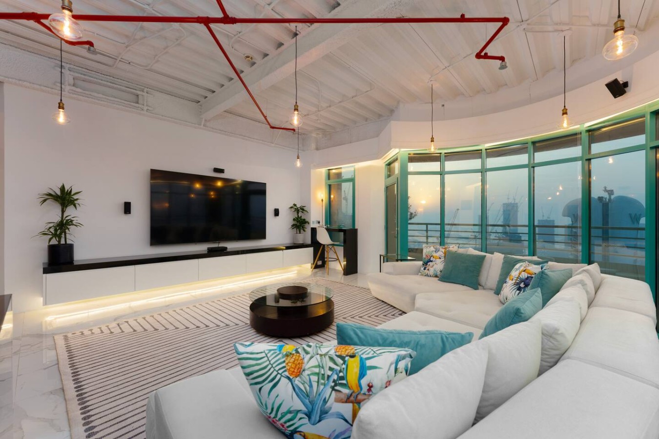 Stunning Open-Concept 3 Bedrooms