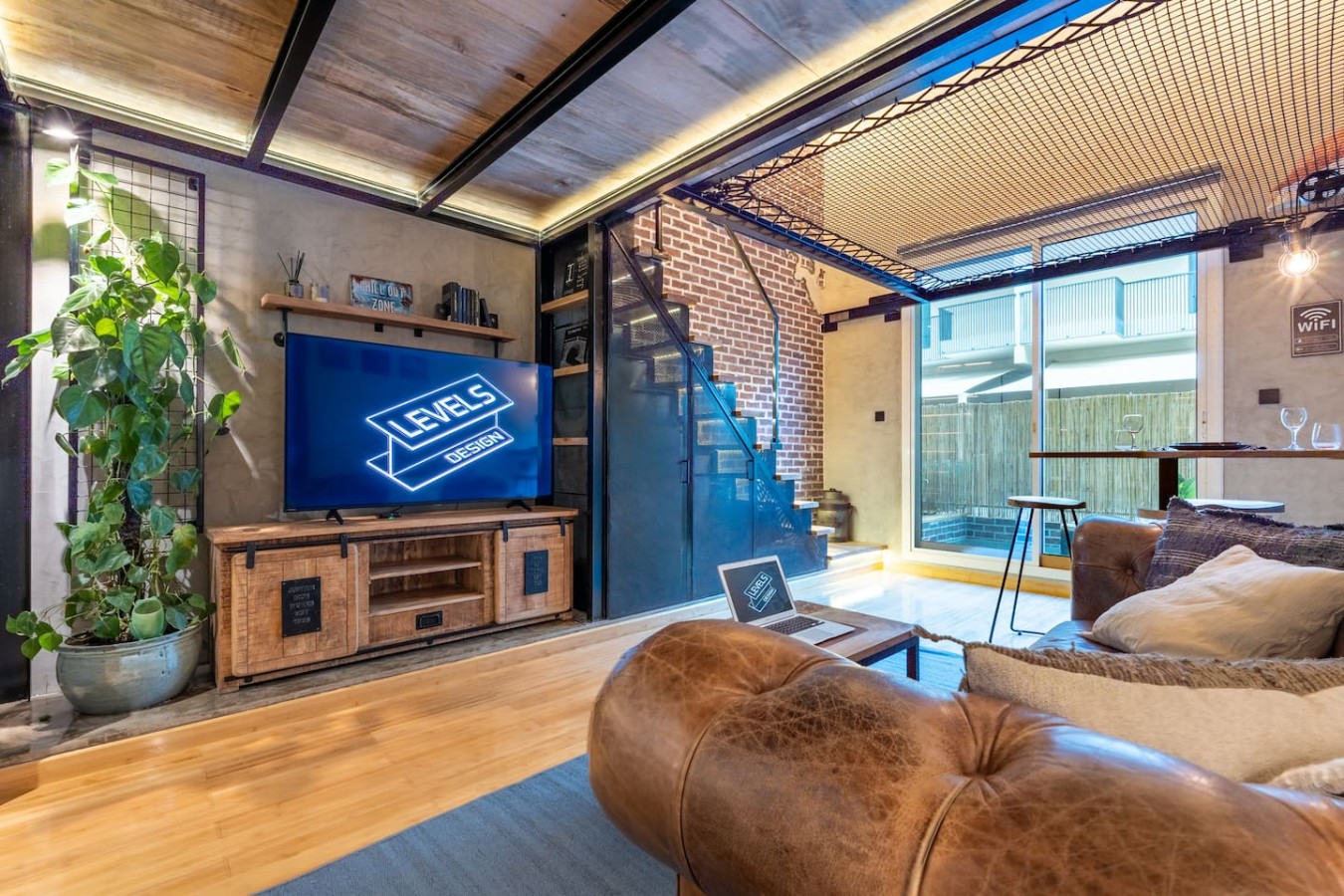 Vintage Mezzanine Studio in Roxana