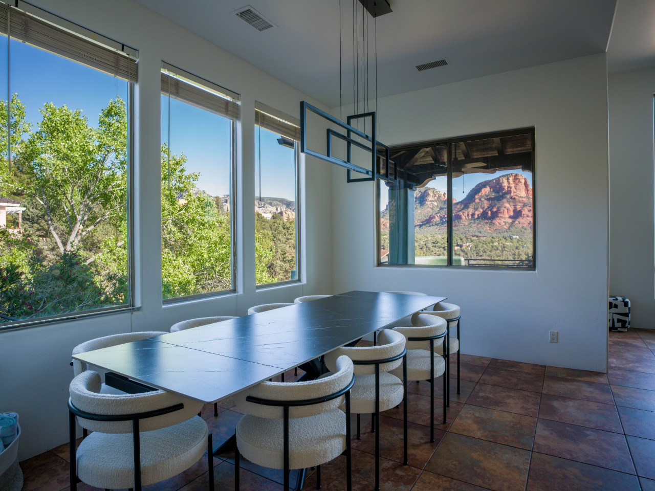 Palisades Sanctuary | Heated Saltwater Pool & Spa, Firepits, Views 7