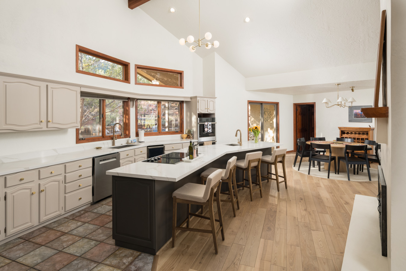 Red Rock Vista | Incredible Views, Hot Tub, Pool Table, Decks, Trail 7