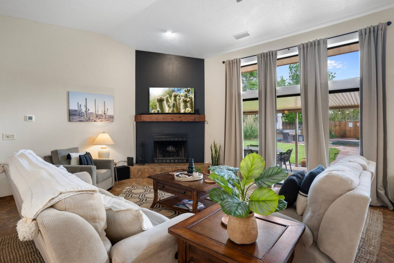 Bell Rock Escape - Backyard Oasis w/ Pool, Spa! 3