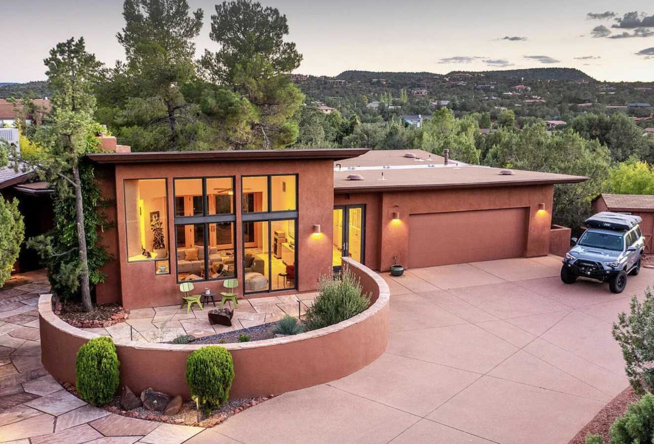Winners Circle | Hot Tub, Courtyard, Game Room