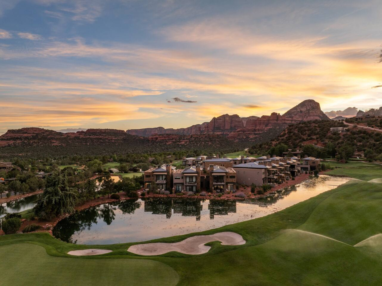 Exclusive Golf Resort | Pool, Hot Tub, Waterfront 10