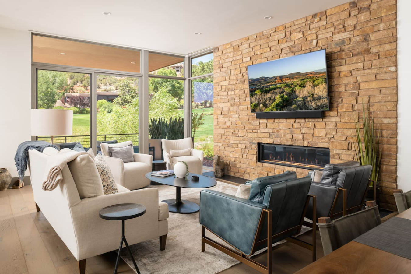 Sedona Luxury! Golf, Shared Pool & Stunning Views 10