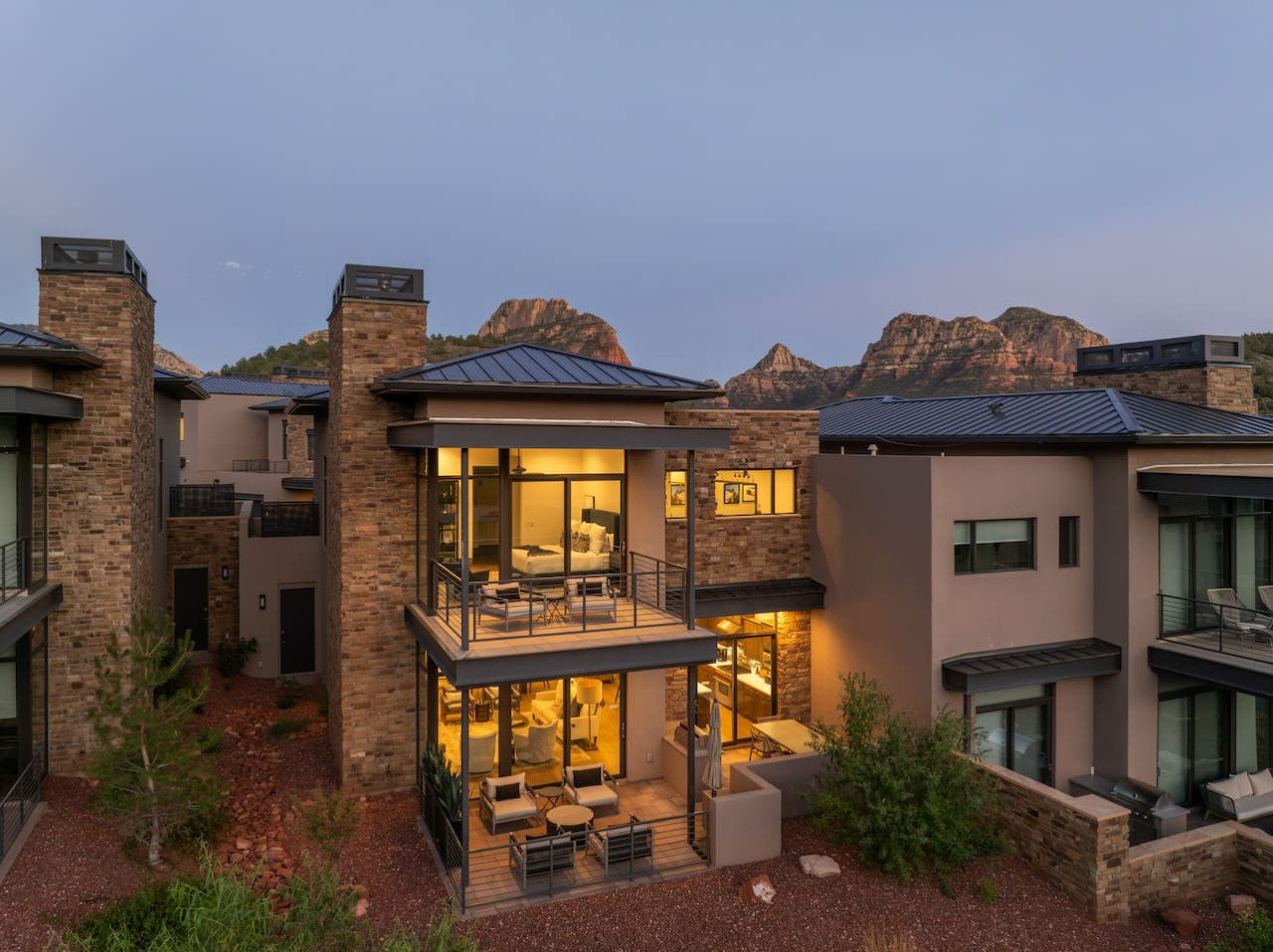 Sedona Luxury! Golf, Shared Pool & Stunning Views