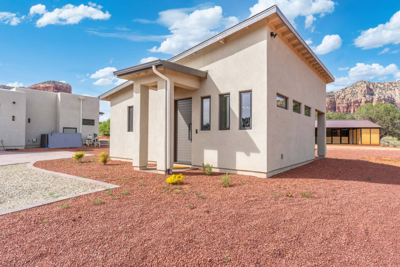 Private Guest House - Full Kitchen, Laundry, Views