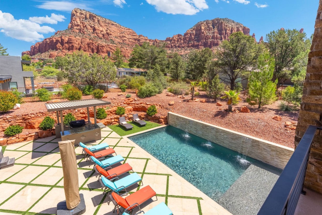 Chapel Palace ~ 8 King Suites, Heated Pool, Spa