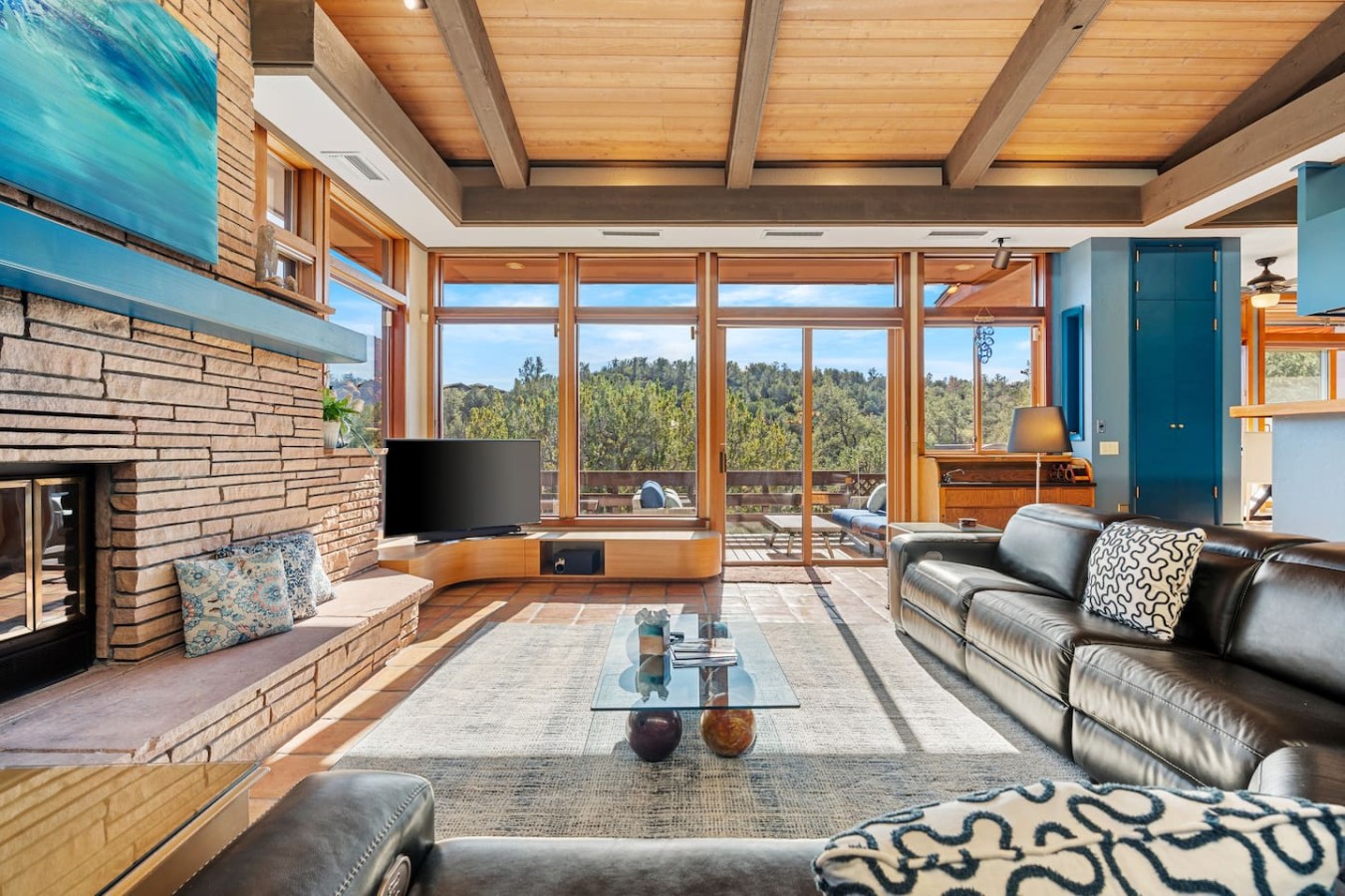 Palisades Villa | Photo 2