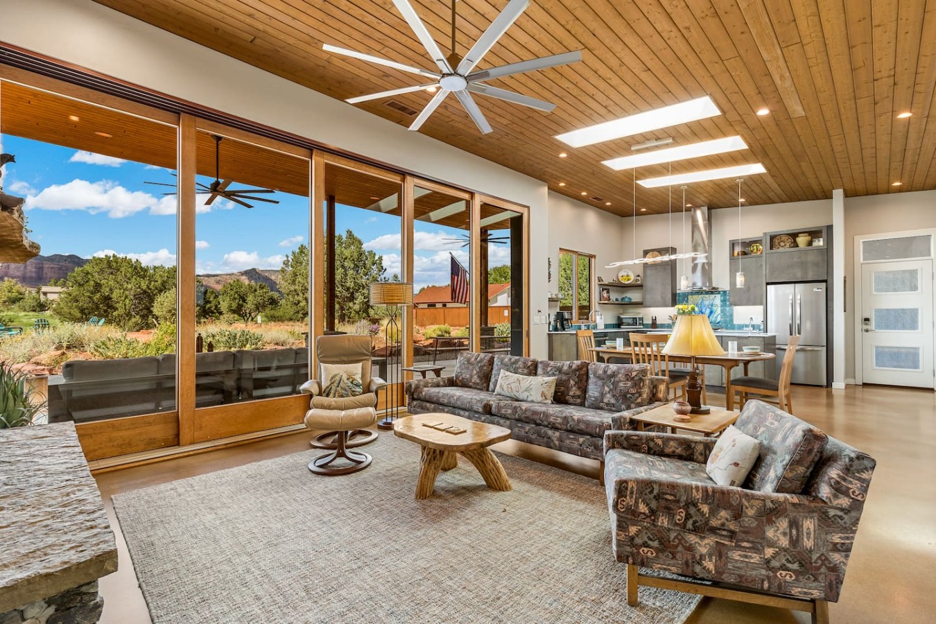 Rojo Retreat - Main 2BR Unit, Hot Tub, Patio | Photo 3