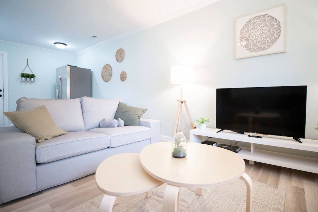 Chic Oasis With Bright Aesthetic And Modern Vibes - Stylish Haven - Peoria, IL