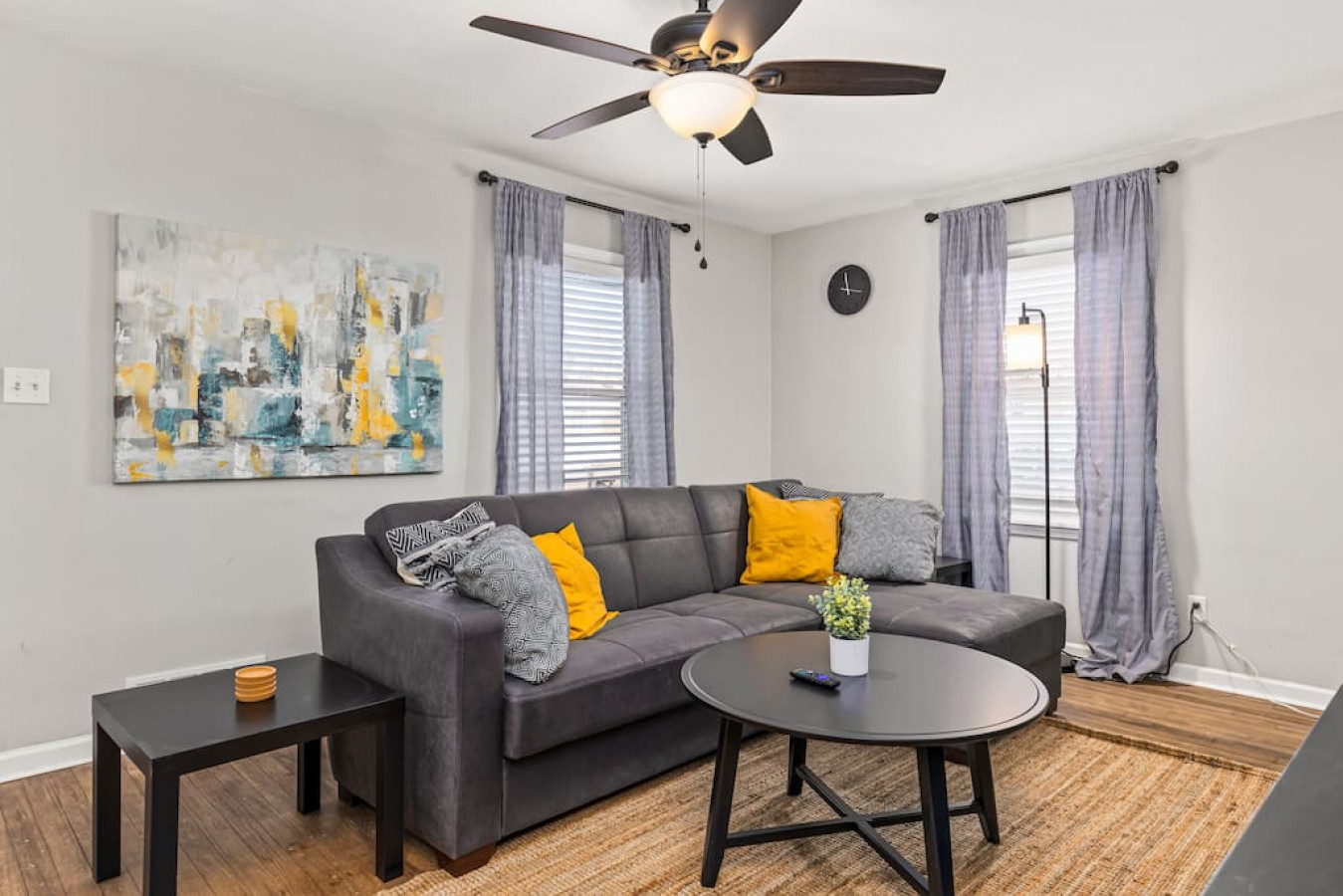 Charming Family Haven With Cozy Comforts - Delightful Central Retreat - Peoria, IL