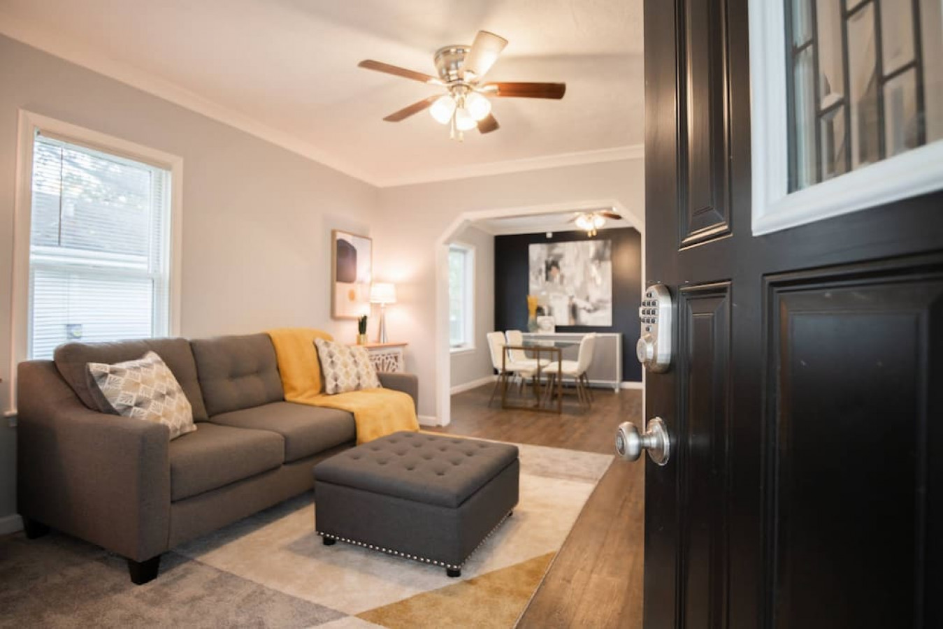 Charming Cottage With Chic Modern Design - Cozy Haven For Travelers - Peoria, IL