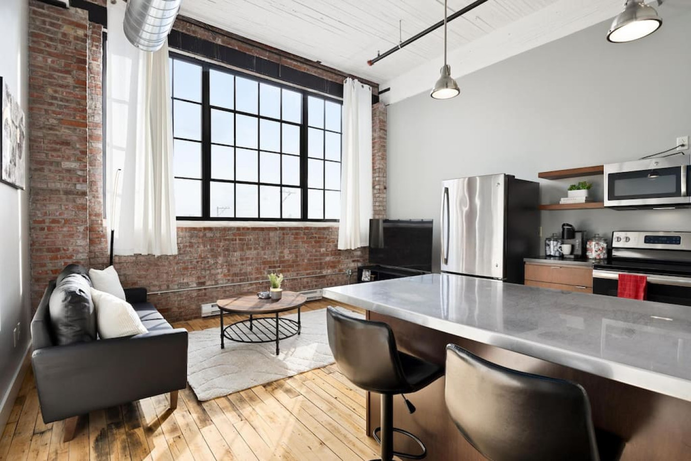 Charming Loft With Industrial Flair - Stylish Urban Retreat - Peoria, IL