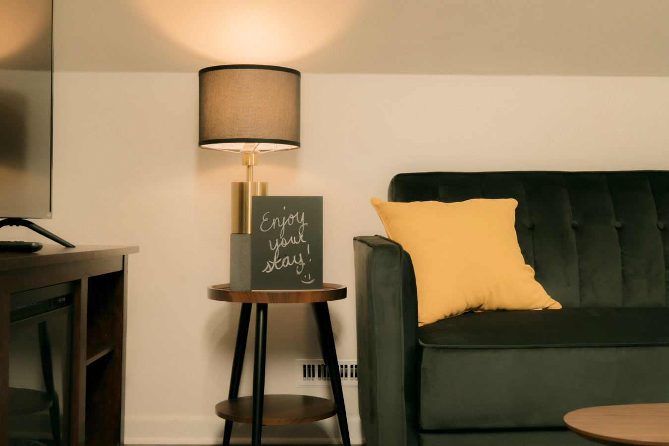Modern Comforts With Smart Amenities - Stylish Cozy Oasis - Peoria, IL
