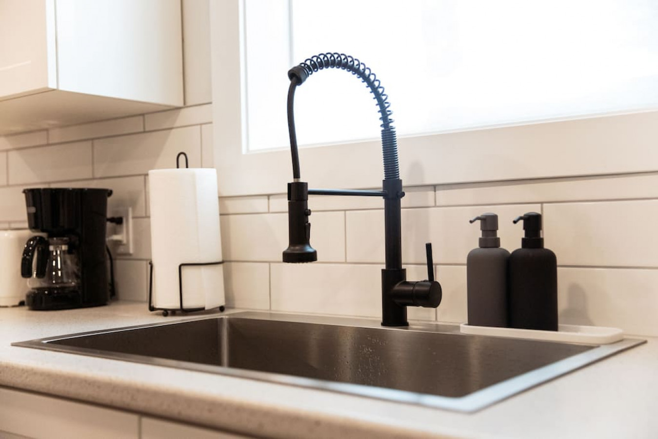 You can almost hear the sizzle of ingredients as you cook in the well-equipped kitchen, where every detail is designed for convenience.