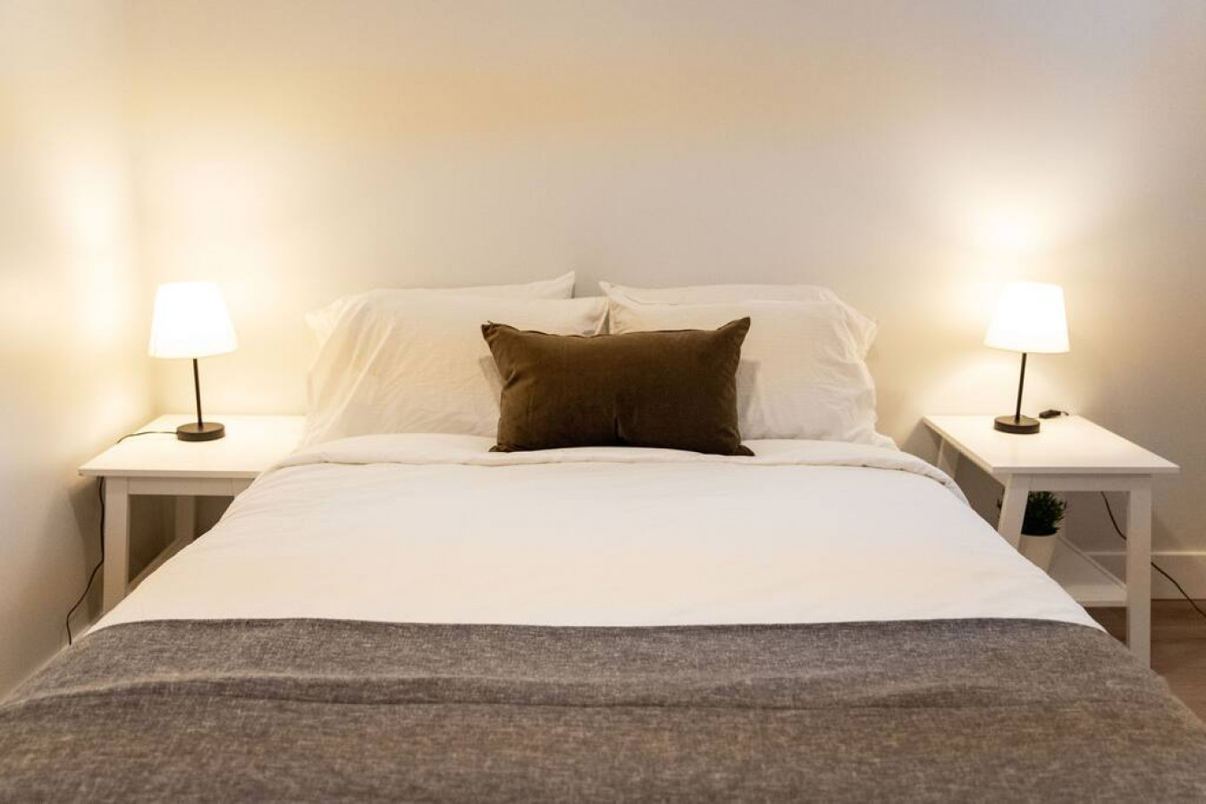 You’ll feel enveloped in warmth in this charming room with its rich wood accents and inviting bed. Wake up refreshed, surrounded by rustic coziness, and enjoy the perfect mix of comfort and natural vibes