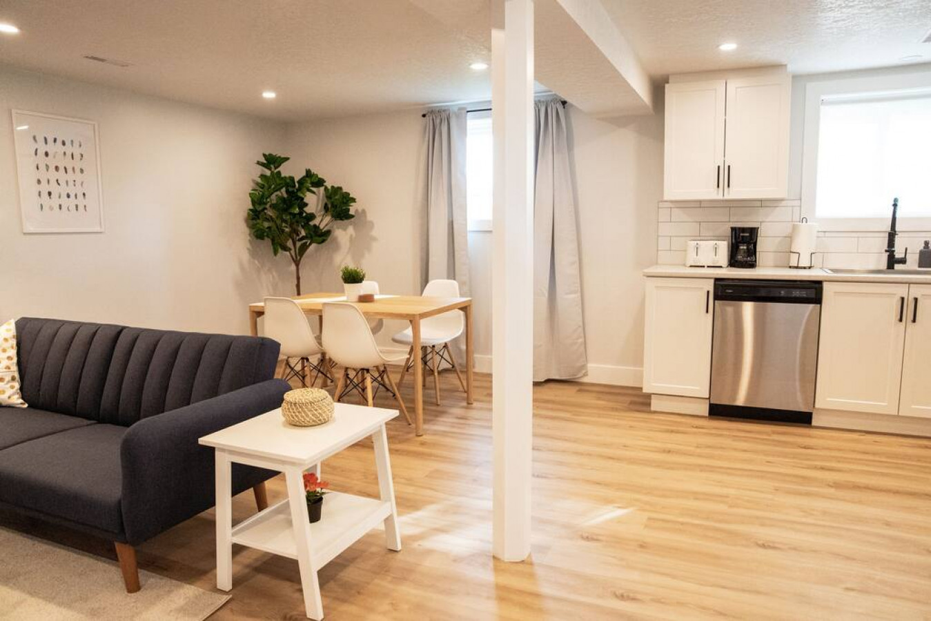 The kitchen’s open layout allows you to move freely as you prepare meals, with everything you need at your fingertips.