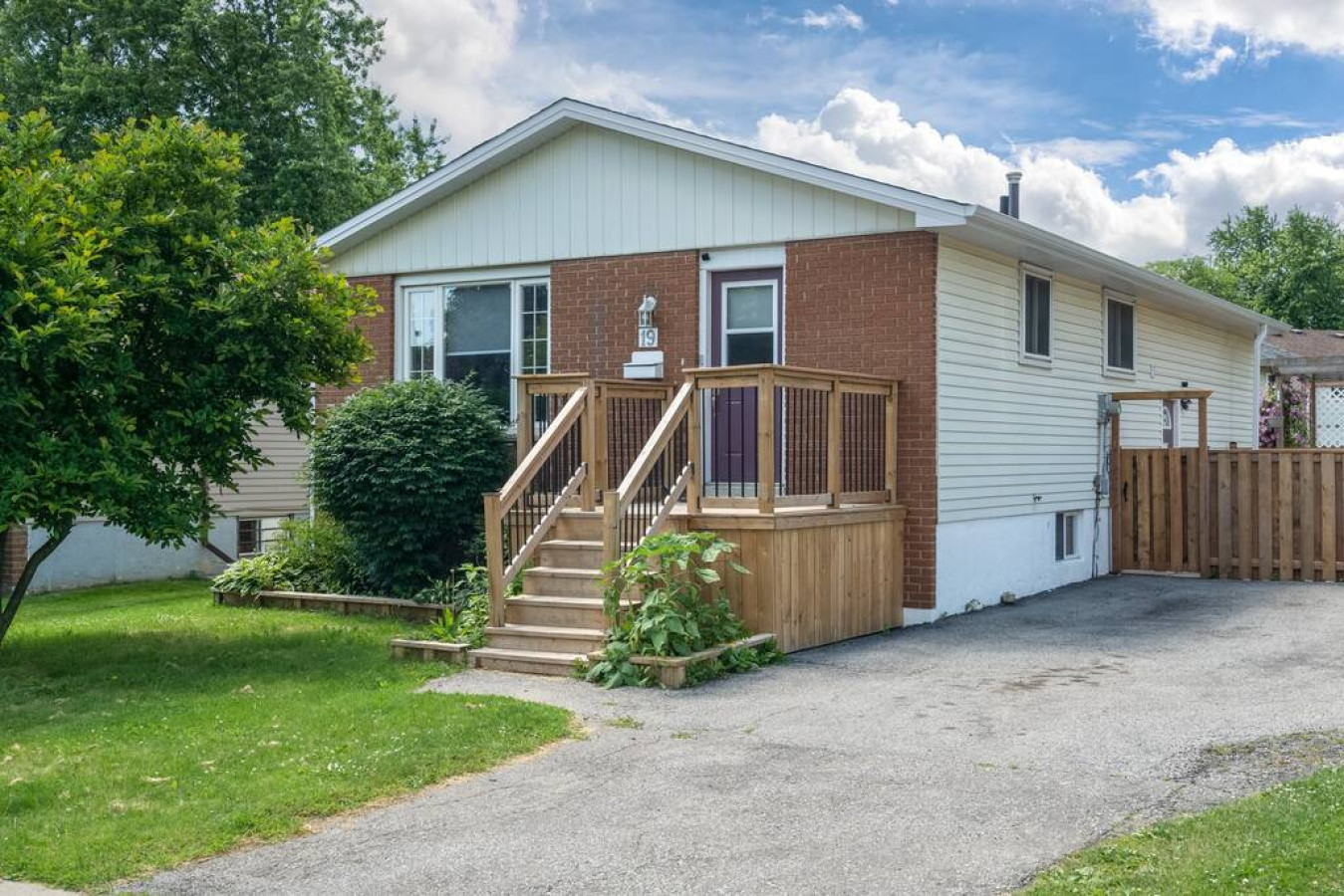 Driveway with ample parking