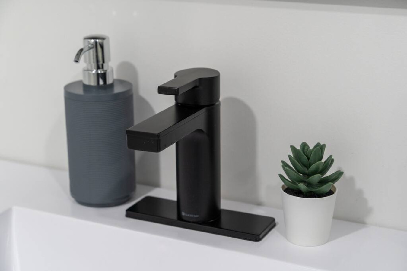 Modern black hardware design