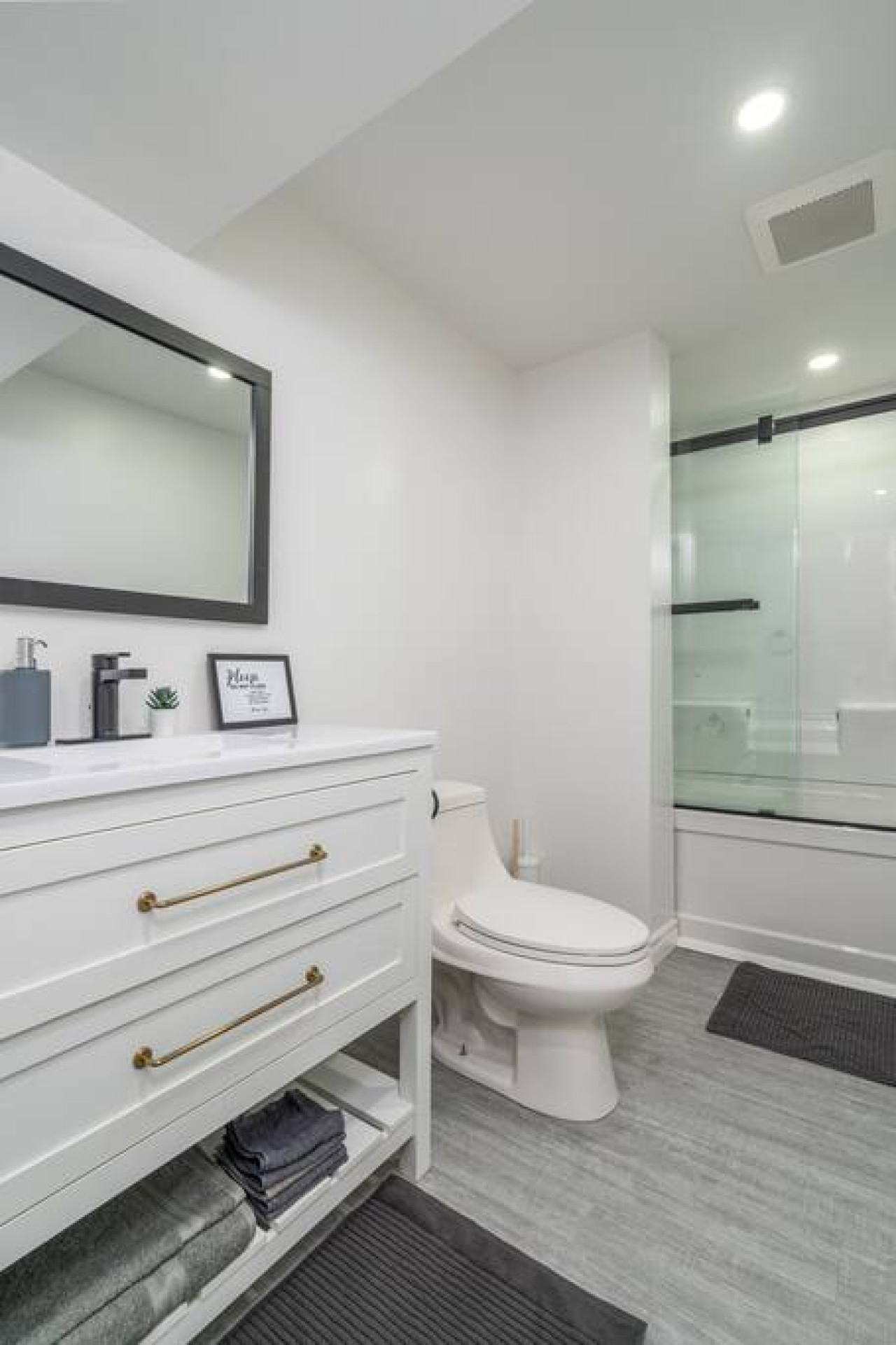 Washroom with modern black hardware