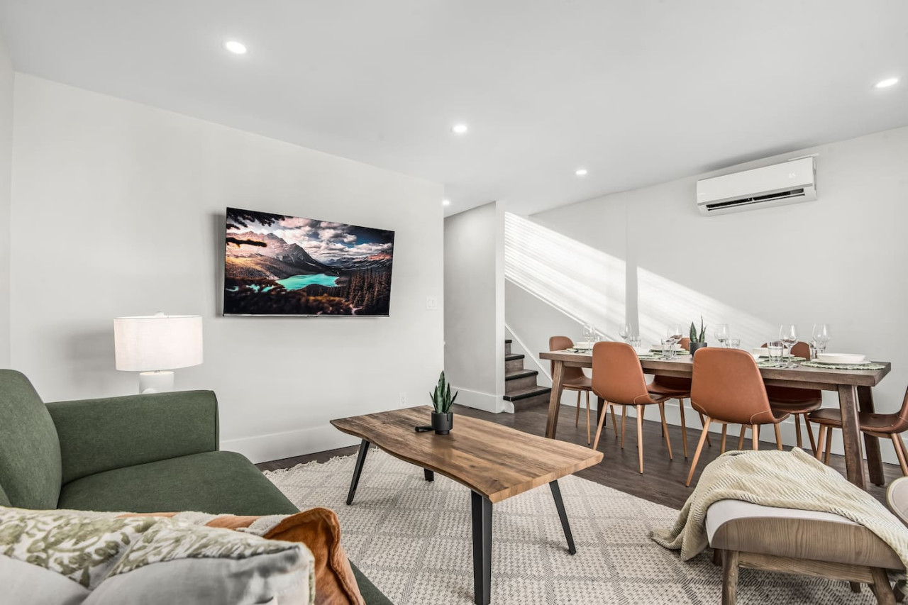 3 bed+TTC+Trinity Bellwoods+Kensington+Work desk
