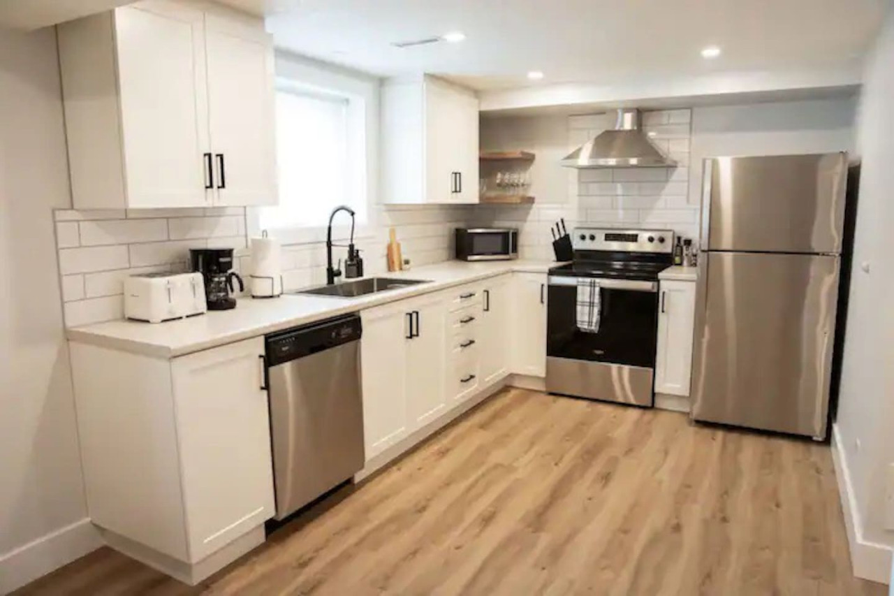 You’ll love the convenience of this fully equipped kitchen, where you can brew coffee, cook meals, or prepare snacks. The cozy layout and warm ambiance make cooking here a delightful part of your stay.