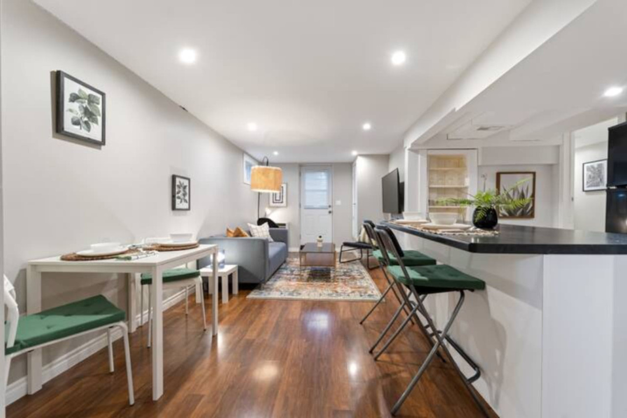 Open-concept area featuring a modern furnishings, and a stylish entertainment setup—ideal for gatherings and relaxation.