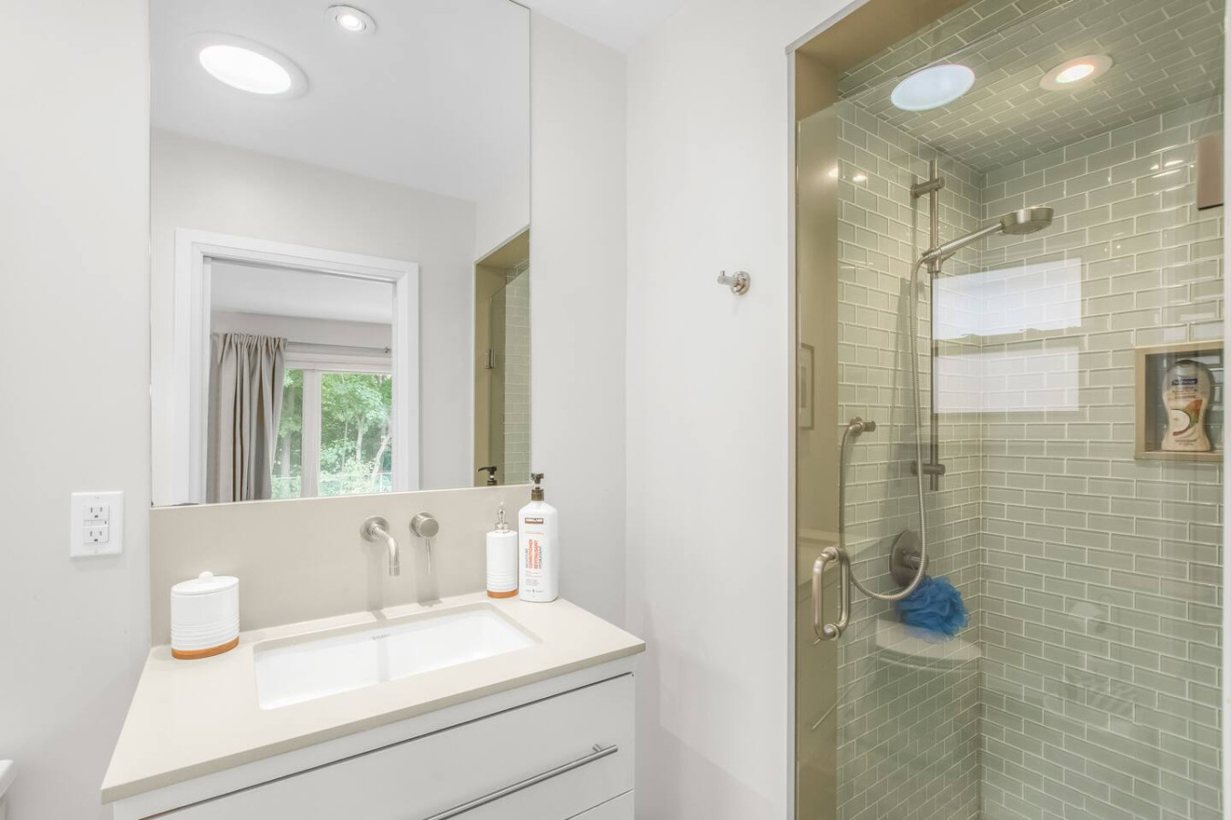 Ensuite Washroom to Queen Bedroom