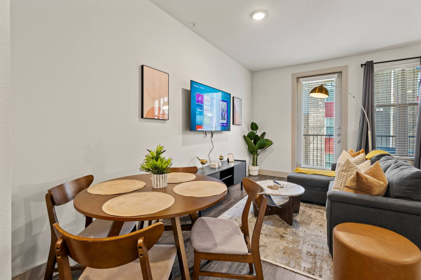 Sleeps 2 near Southern Methodist Uni+Parking &Wifi