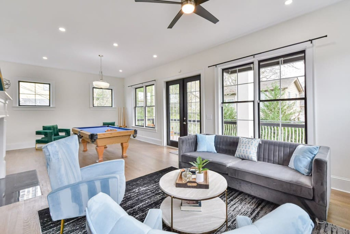 Living room with Smart TV, Bar, pool table, balcony