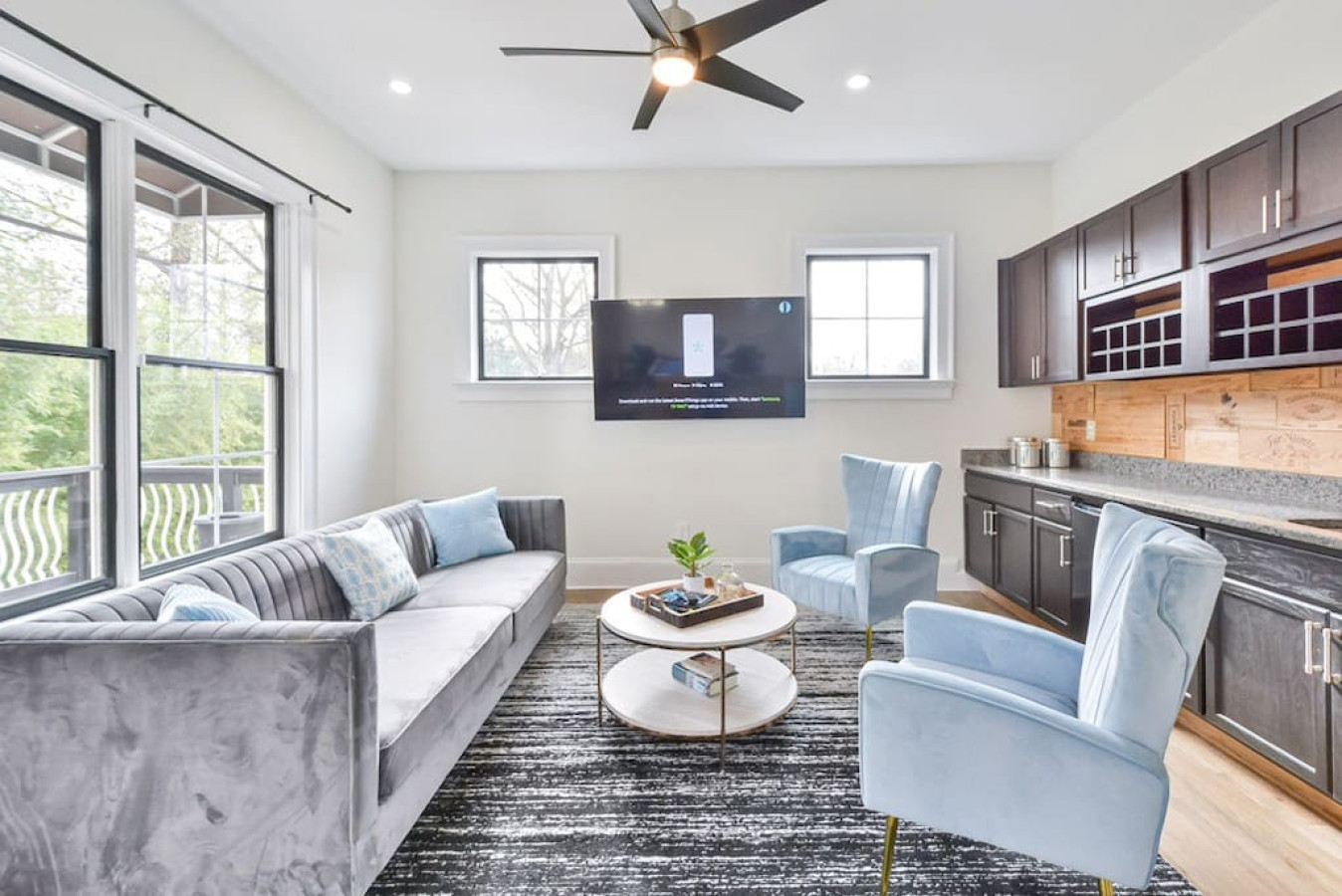 Living room with Smart TV, Bar, pool table, balcony