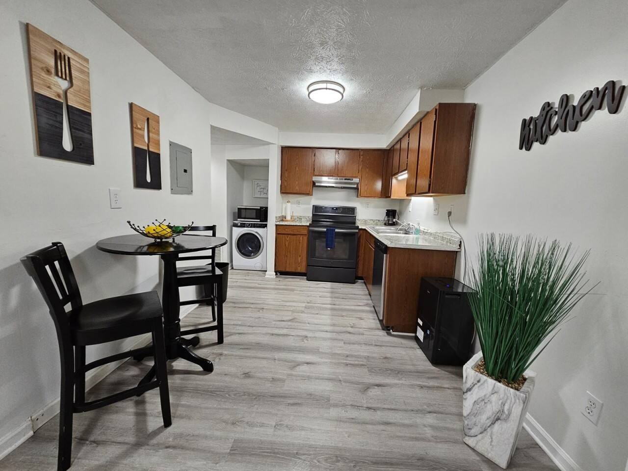 Your Cozy Escape | Roomy, Comfortable & Furnished