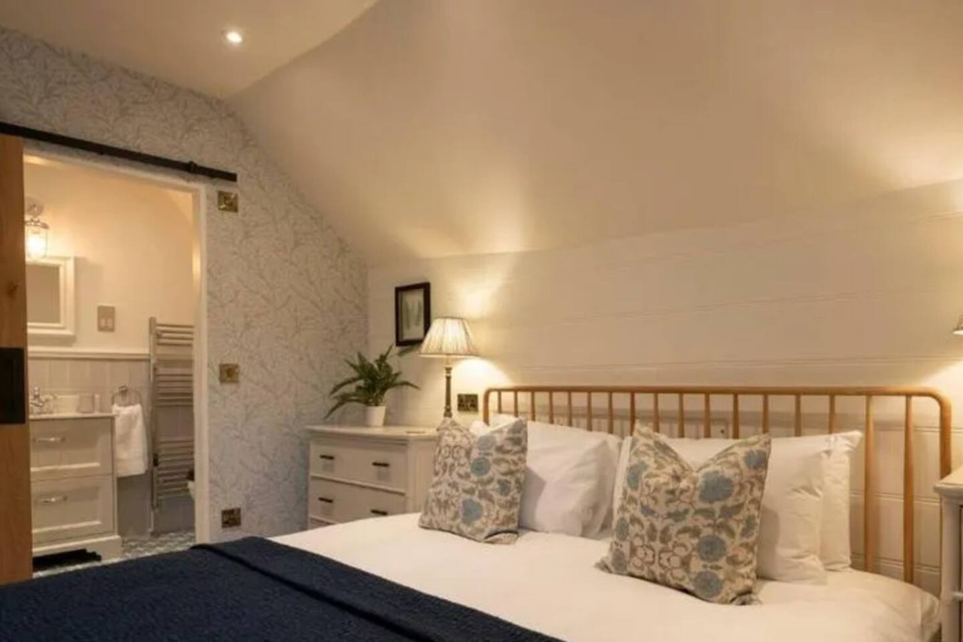 Classic room 11 at The Bull Hotel - pet friendly