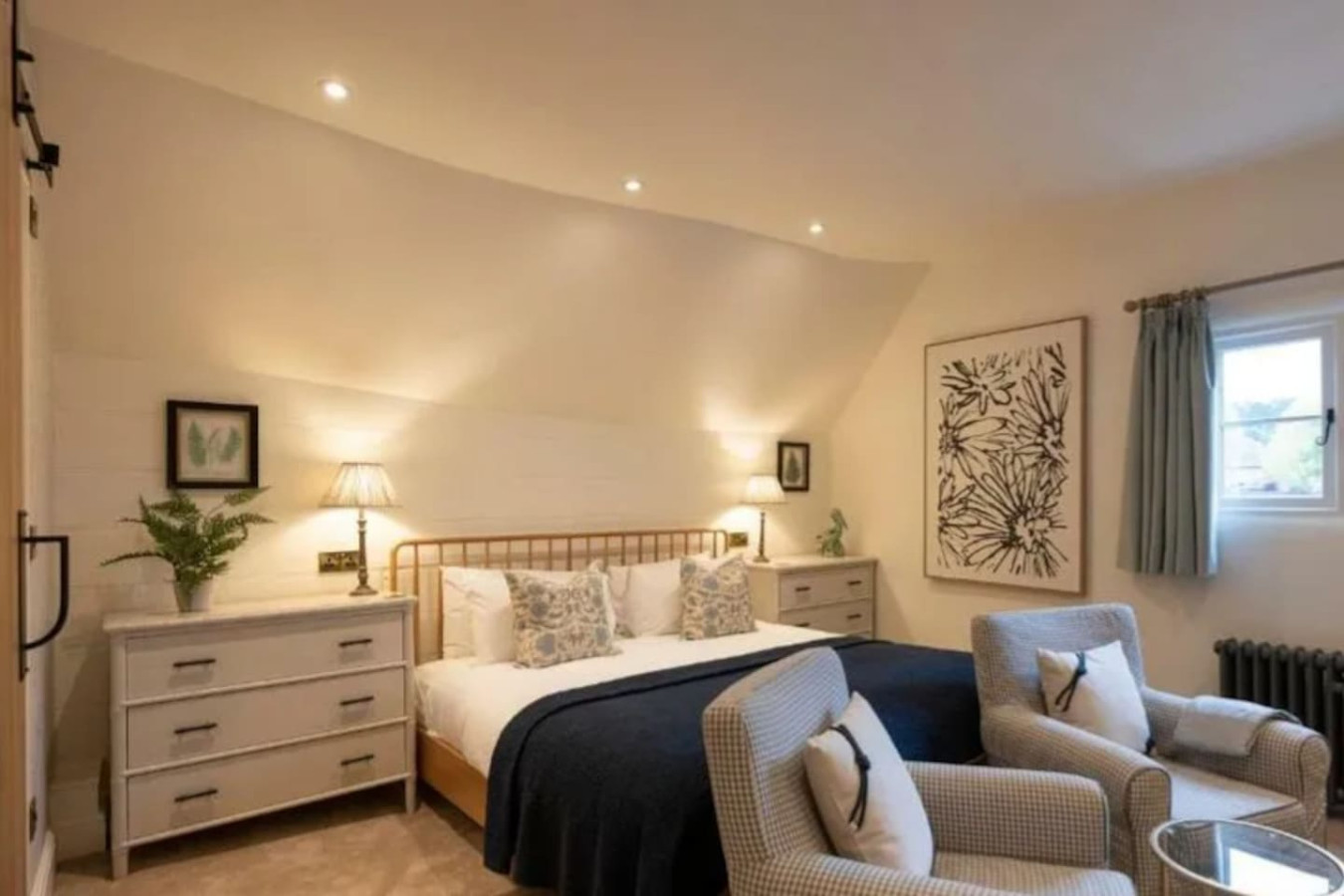 Classic room 11 at The Bull Hotel - pet friendly
