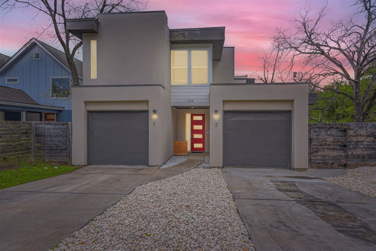 Off the hook in Austin +Chic 2BR Retreat + Firepit