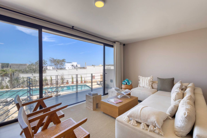 New & Elegant 4Bedroom House, Steps from the Beach