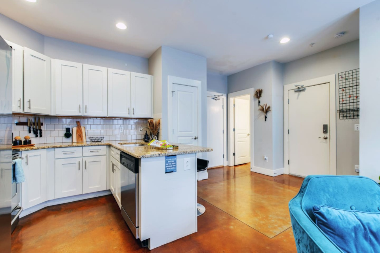 Dreamscape West End | King Beds | Free Garage | Near Music Row 2