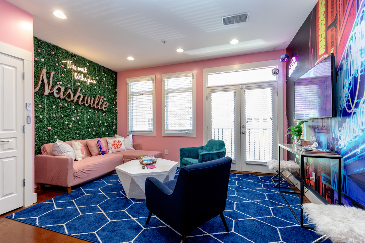 3-Story Nashville Condo | Free Parking | Sleeps 8