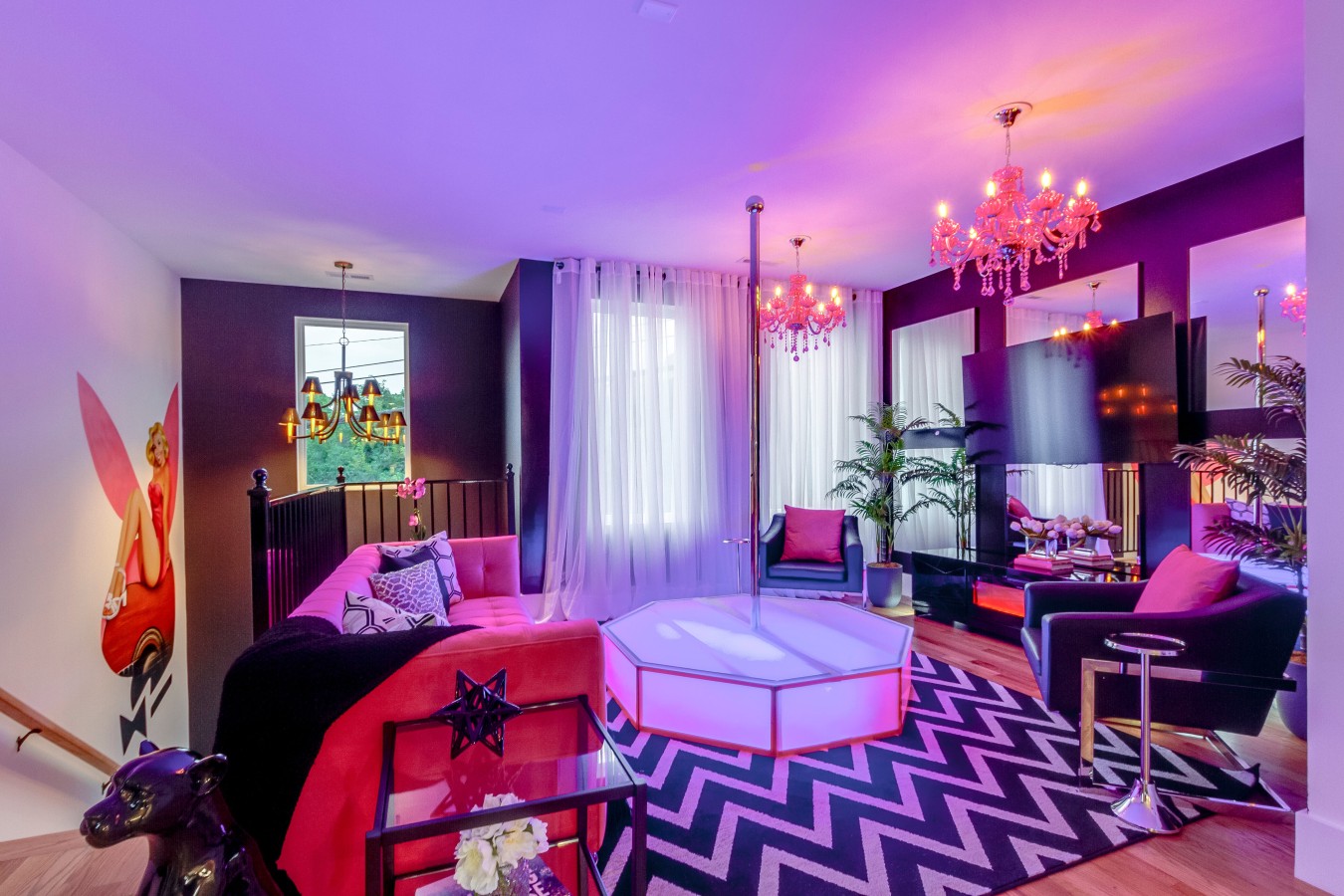 Playmate Lounge - Rooftop Hot Tub Game Room! 2