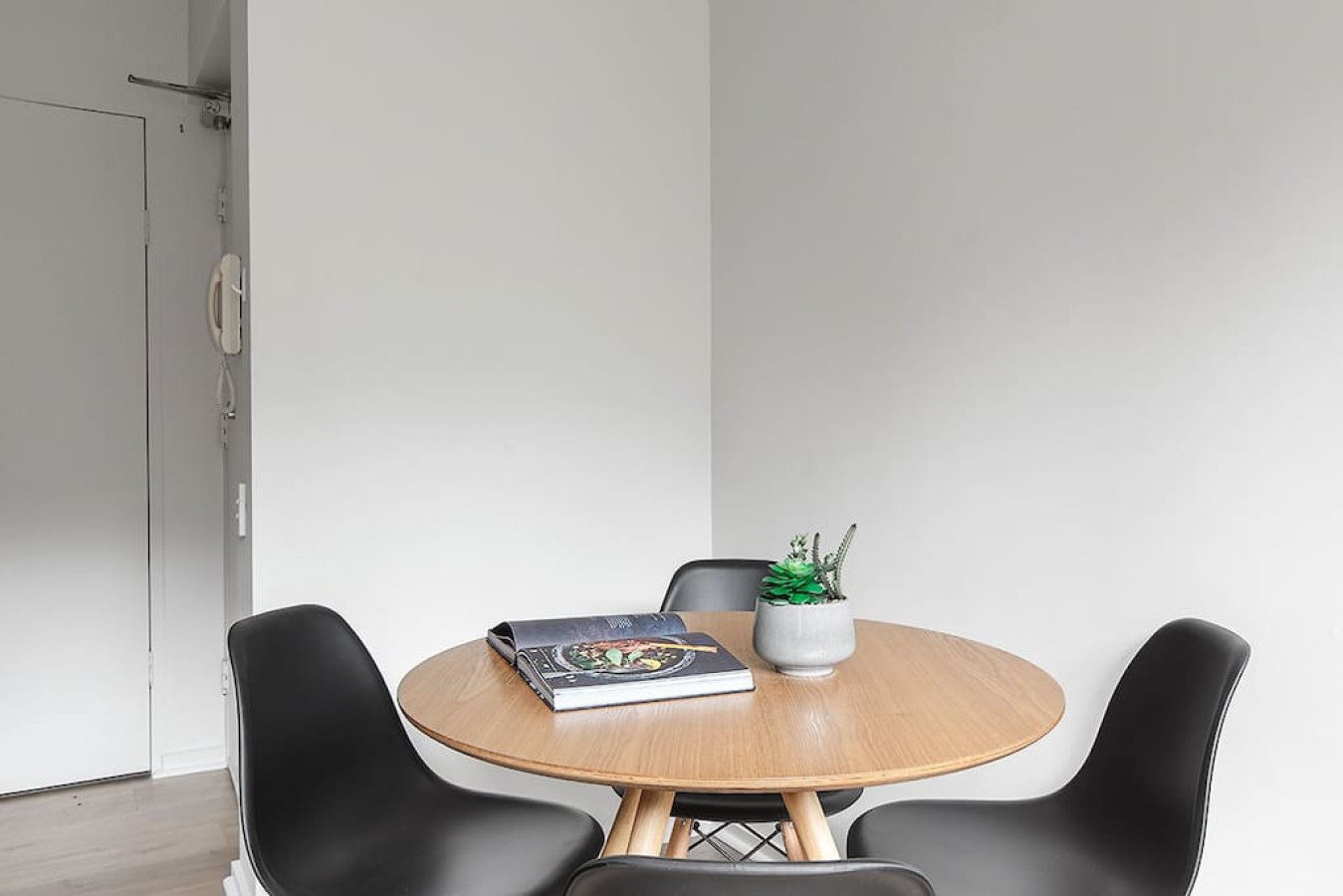 Bright, Stylish 2 bed Apartment in Richmond Terrace