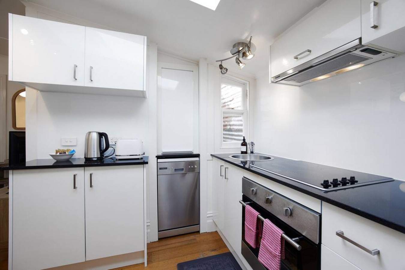 Brunswick Hideaway (A Gem in Brunswick)