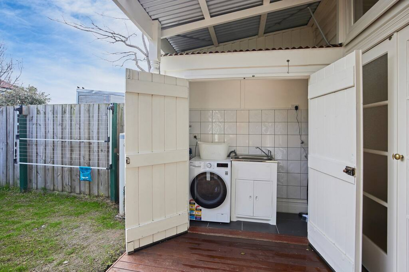 Brunswick Hideaway (A Gem in Brunswick)